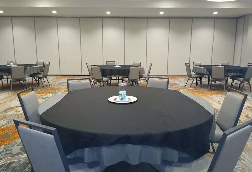 Hotelli Holiday Inn   Kansas City   Northeast, An Ihg