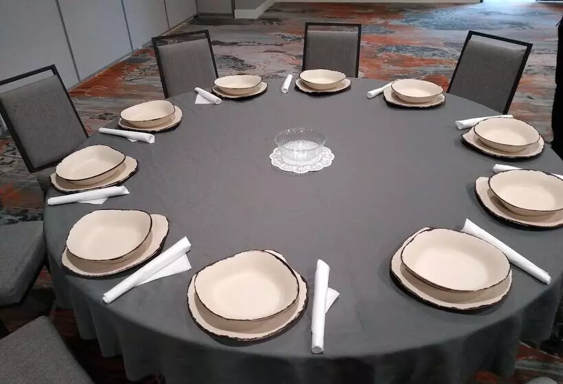 Hotelli Holiday Inn   Kansas City   Northeast, An Ihg