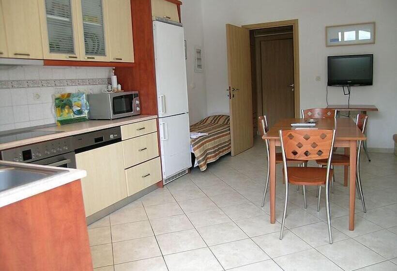 Kamares Apartments εε