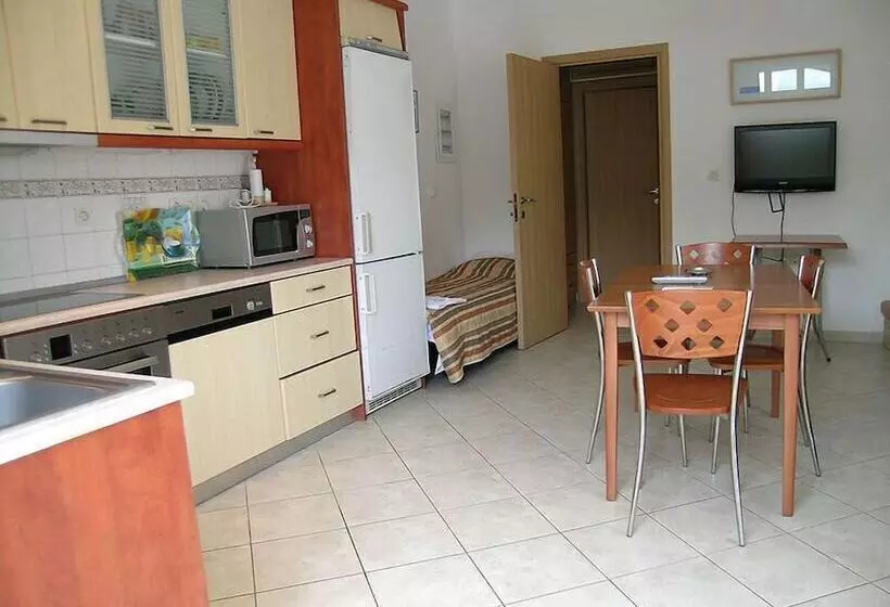 Kamares Apartments εε
