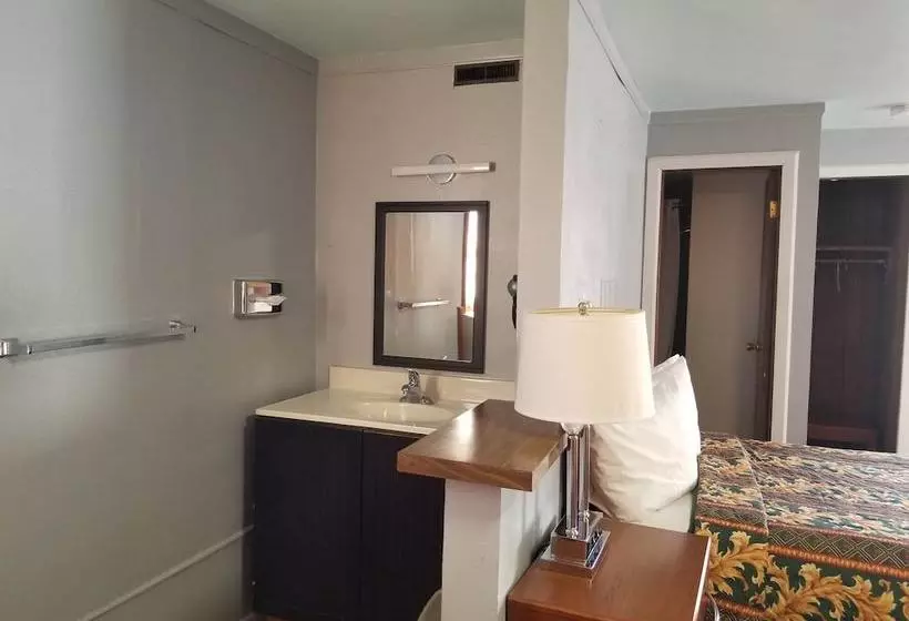 モーテル Economy Inn