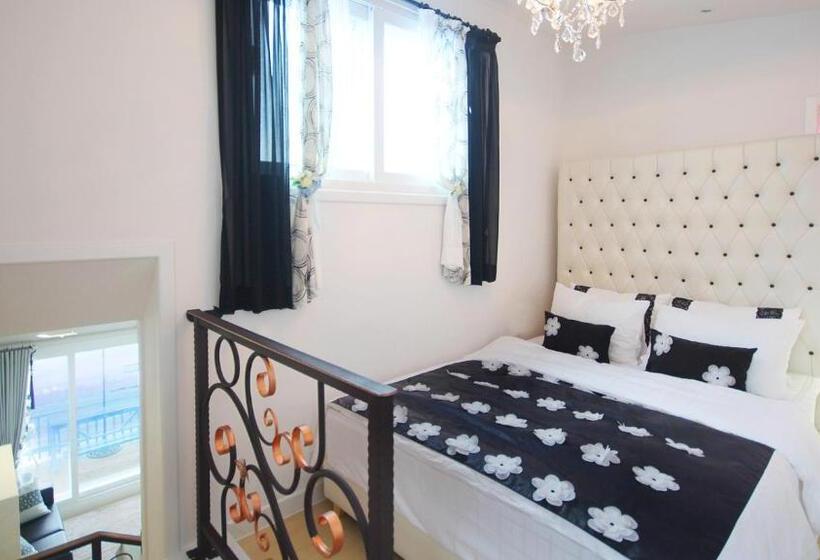 Namhae Blue & White Pension