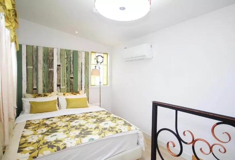 Namhae Blue & White Pension