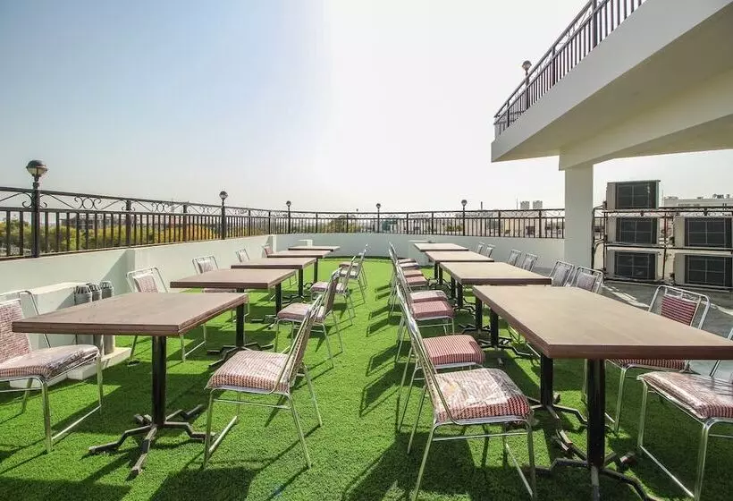 هتل Lily Bay Prime By Oyo Rooms