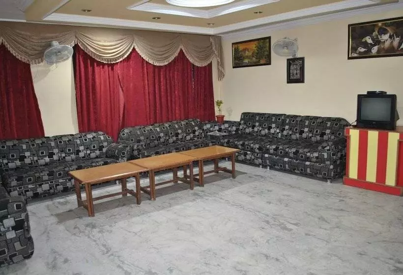 ホテル Malabar Inn By Mtmc Rooms, Katra