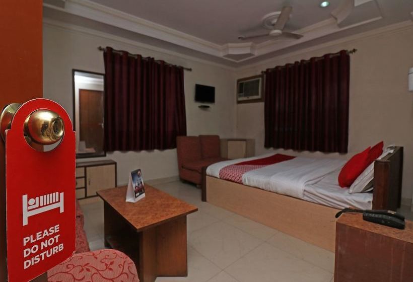 ホテル Shiva By Oyo Rooms