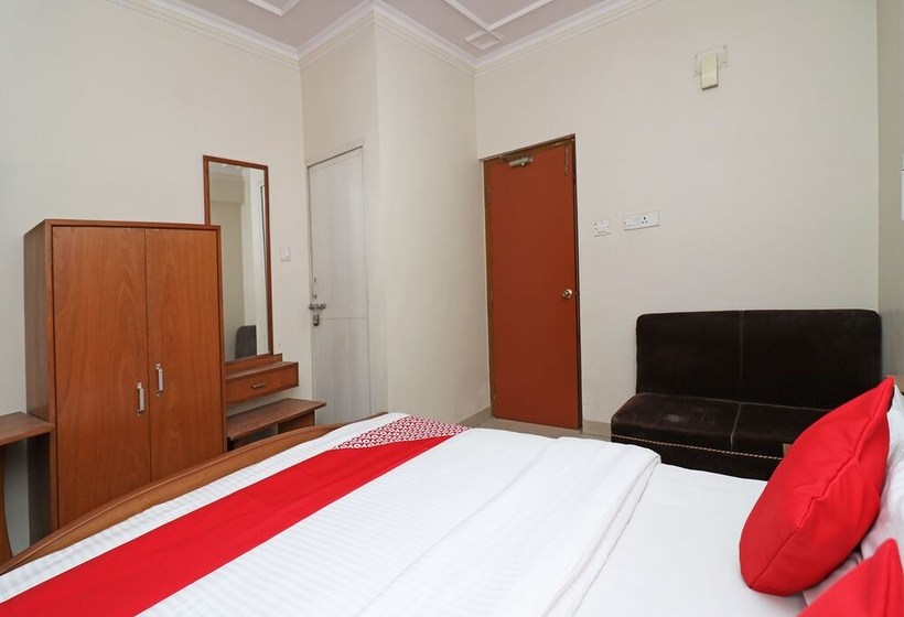 ホテル Shiva By Oyo Rooms