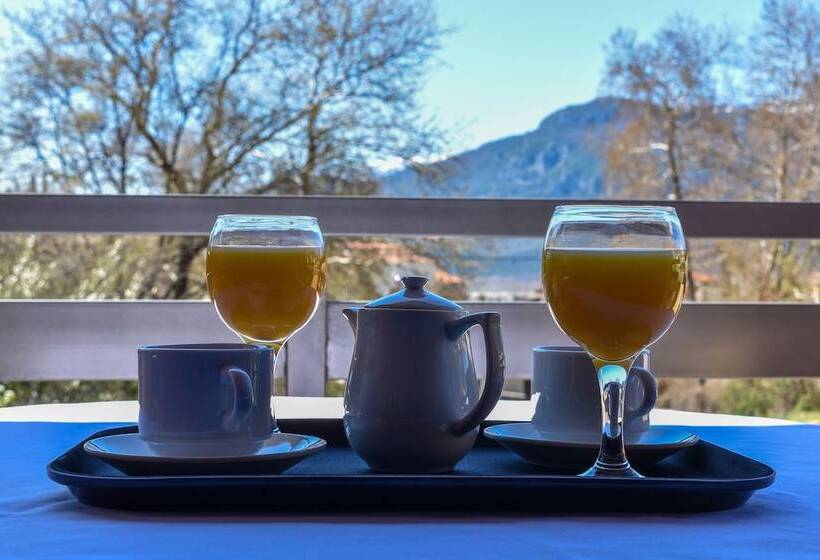 Пансион Elia Deluxe Accommodation