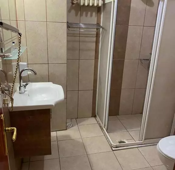 Pi̇thana Otel
