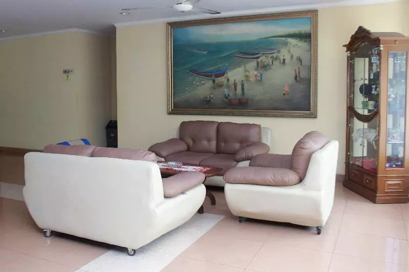 Raffles City Hotel By Oyo Rooms