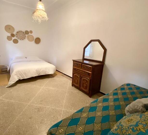 هاستل Kasbari House