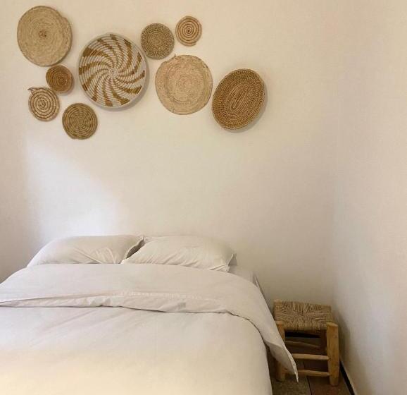 هاستل Kasbari House