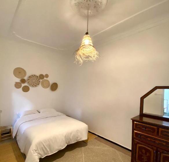 هاستل Kasbari House