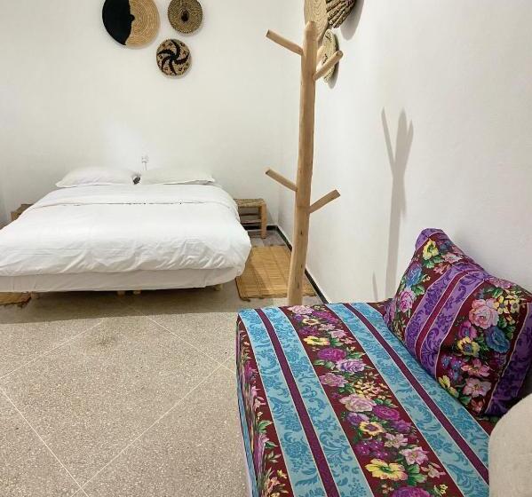 هاستل Kasbari House