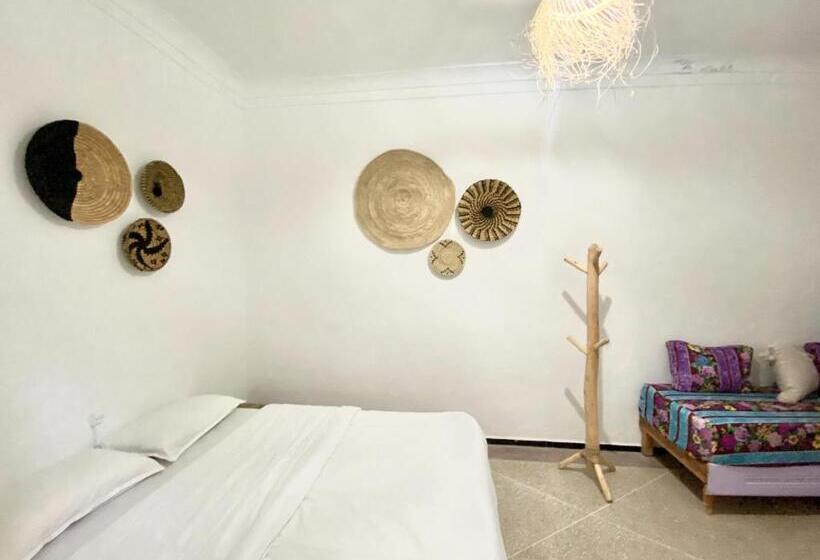 هاستل Kasbari House