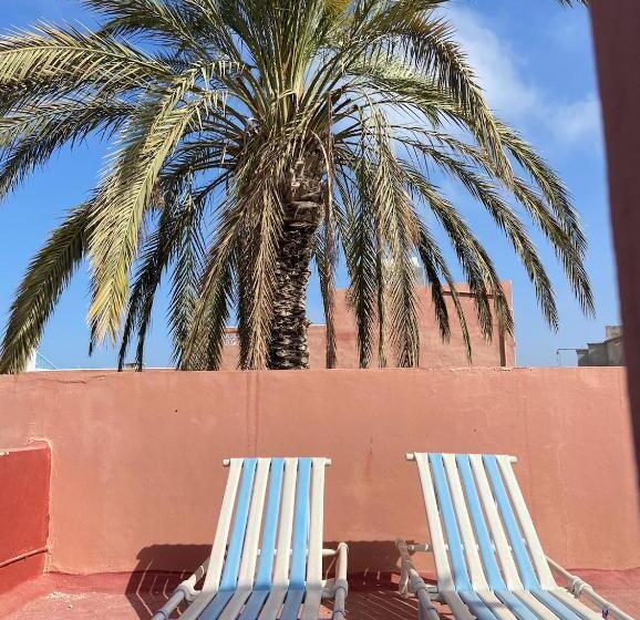 هاستل Kasbari House