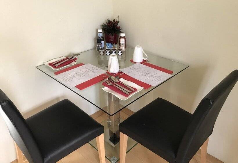 مبيت وإفطار Hemples Lodge