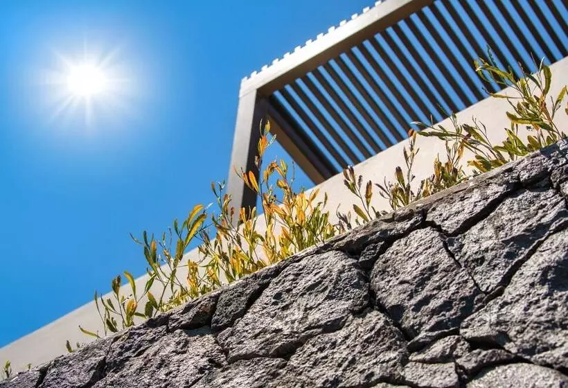 هتل Uma Ray Suites