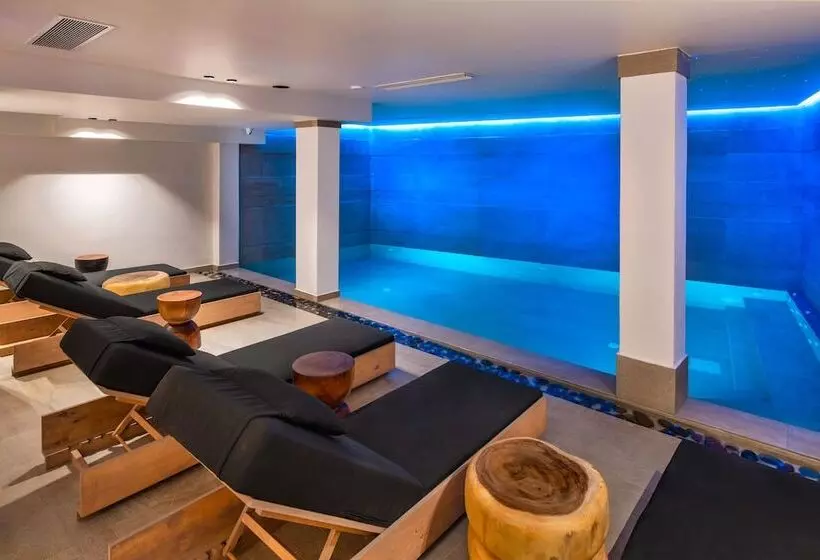 هتل Uma Ray Suites