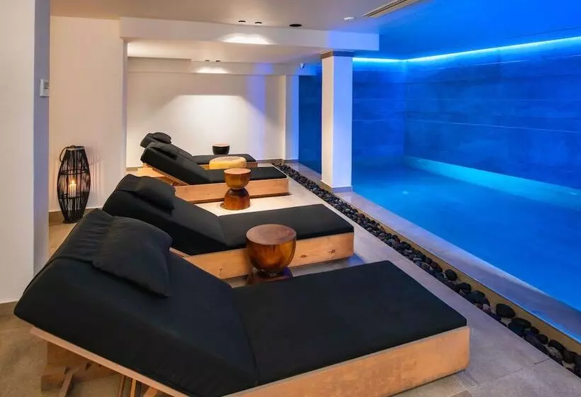 هتل Uma Ray Suites