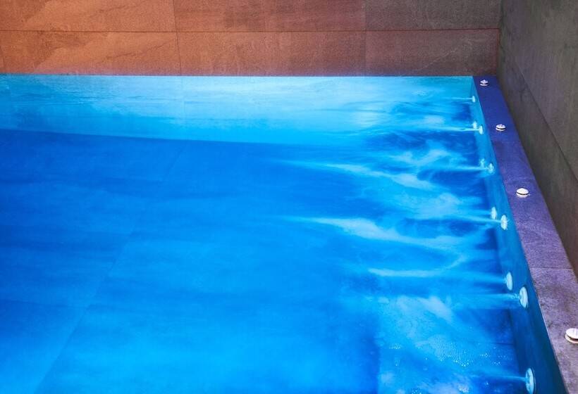 Hotel Uma Ray Suites