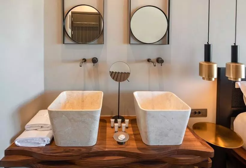 هتل Uma Ray Suites