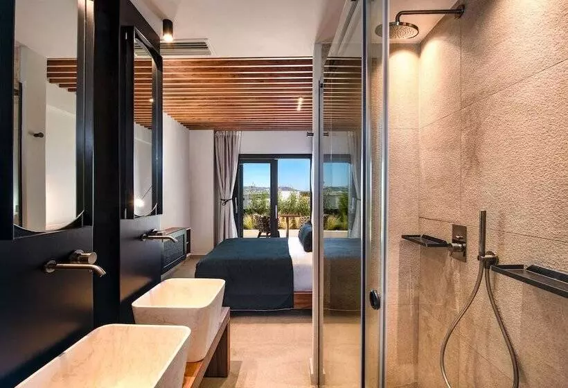 هتل Uma Ray Suites