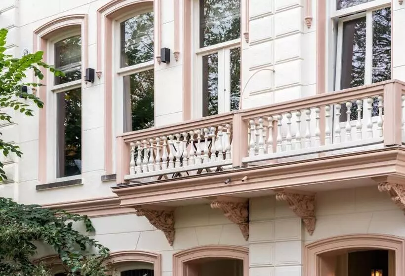 پانسیون Spinoza Suites