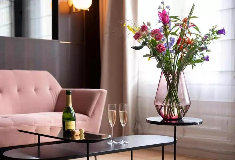 پانسیون Spinoza Suites