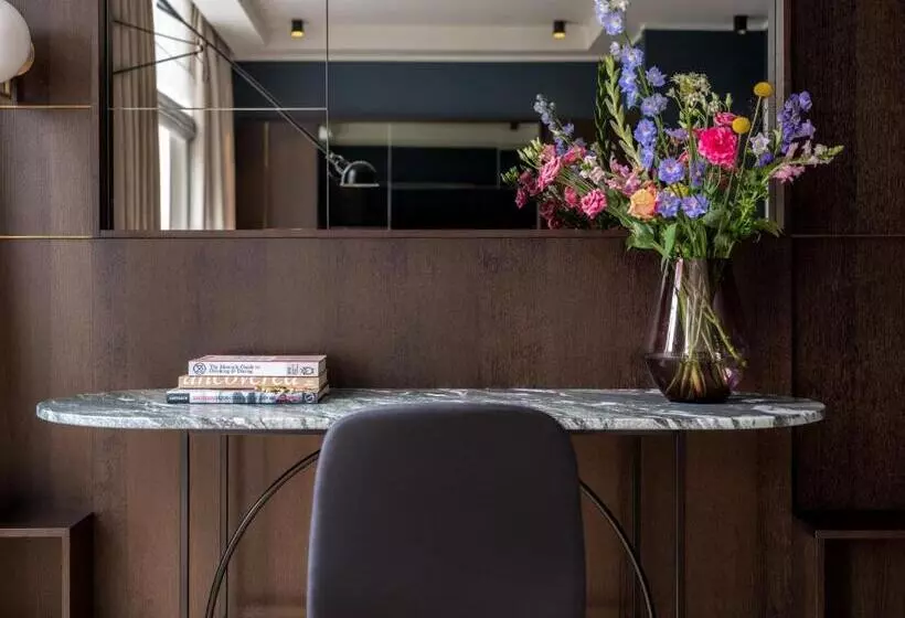 پانسیون Spinoza Suites