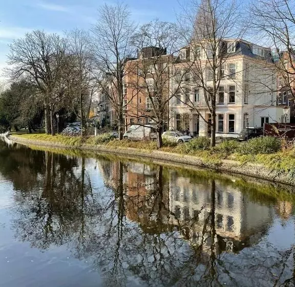 پانسیون Spinoza Suites