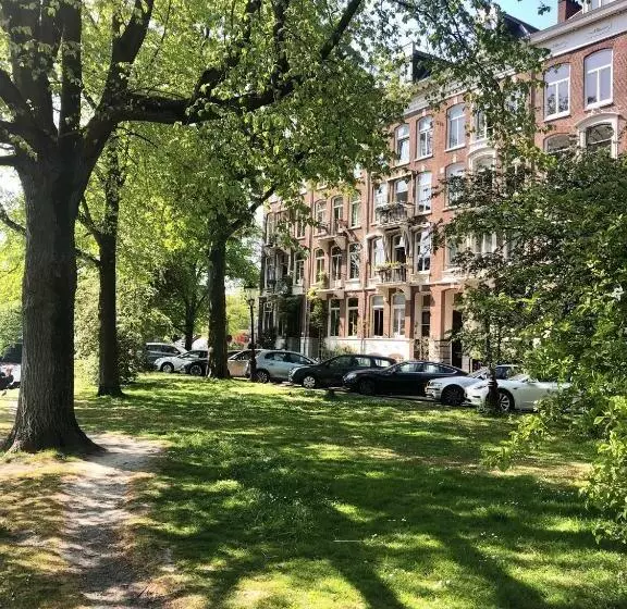 پانسیون Spinoza Suites