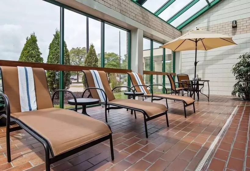 Отель Best Western East Towne Suites