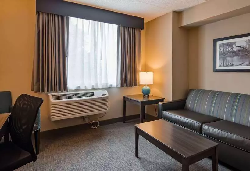Отель Best Western East Towne Suites
