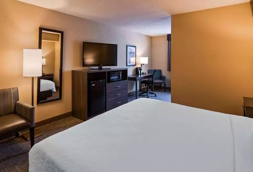 Отель Best Western East Towne Suites