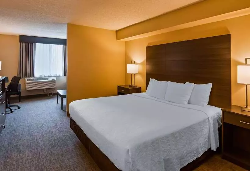 Отель Best Western East Towne Suites