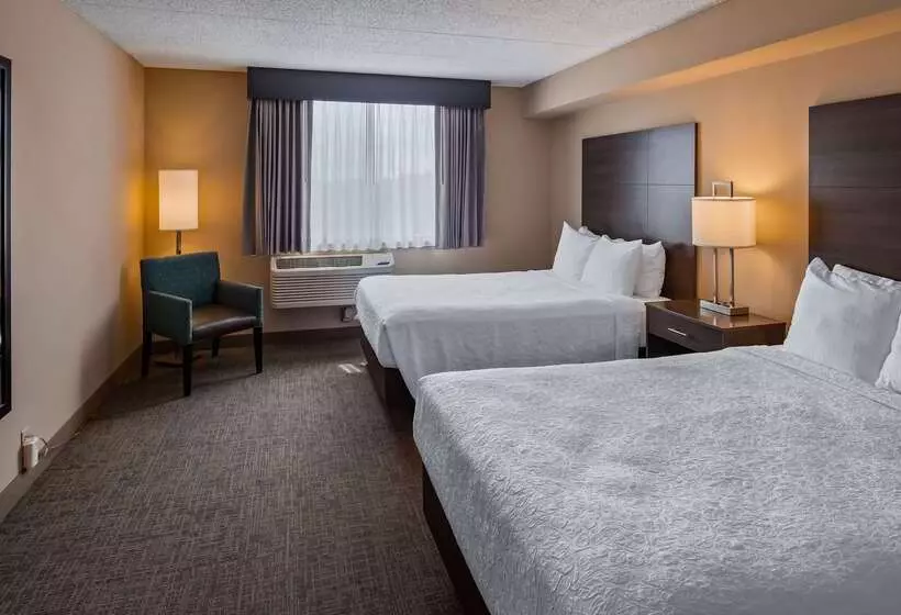 Отель Best Western East Towne Suites