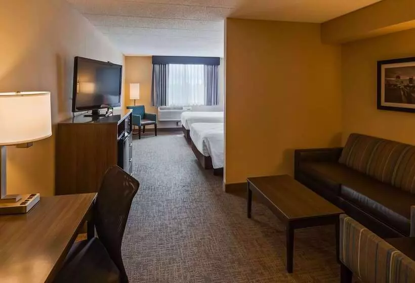 Отель Best Western East Towne Suites