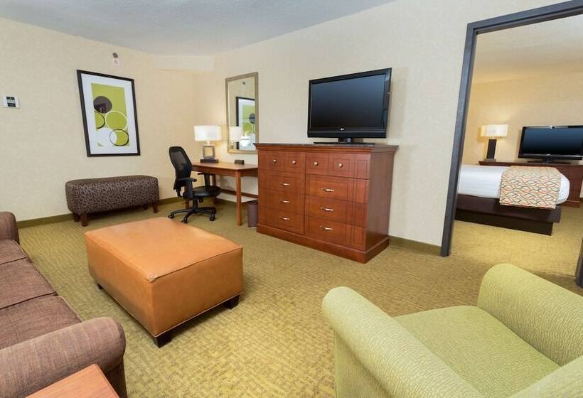 هتل Drury Inn & Suites Marion