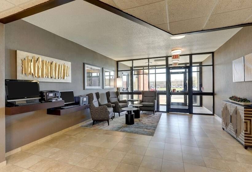 هتل Drury Inn & Suites Marion