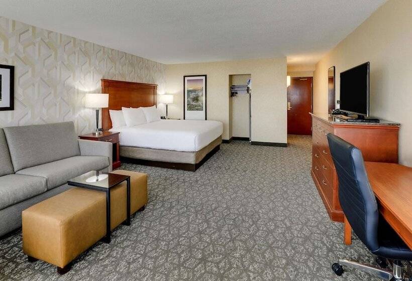 هتل Drury Inn & Suites Marion