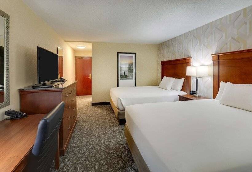 هتل Drury Inn & Suites Marion