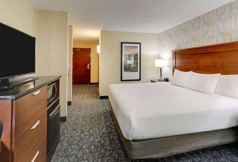 هتل Drury Inn & Suites Marion