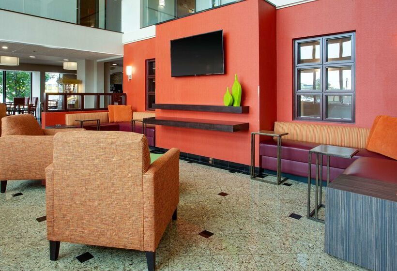 בית מלון כפרי Drury Inn & Suites Terre Haute