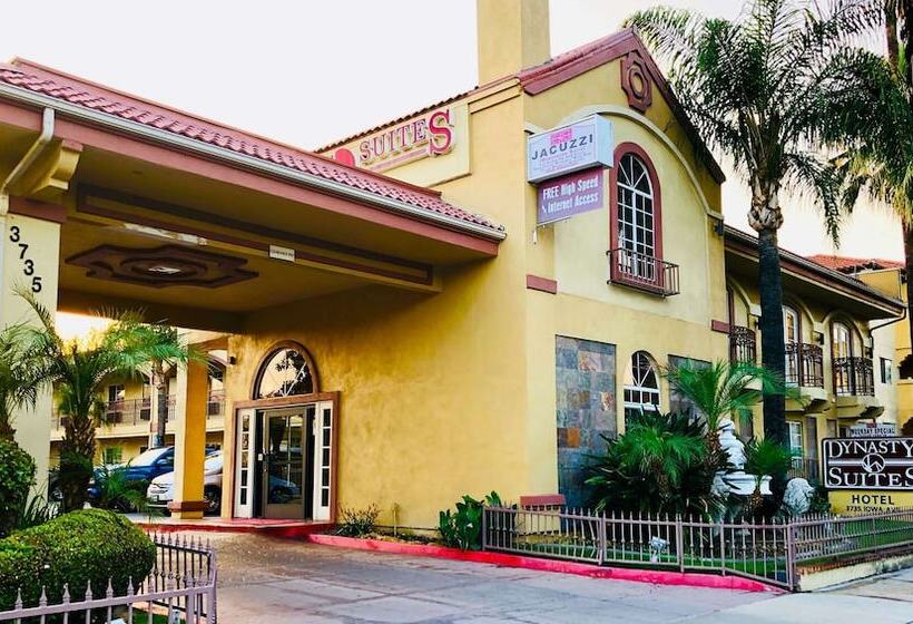 בית מלון כפרי Dynasty Suites