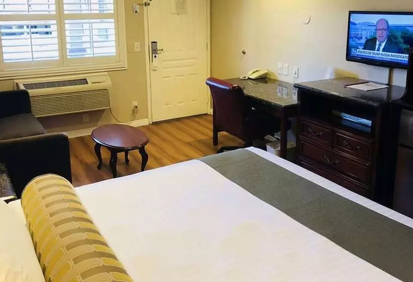 Hotel Dynasty Suites