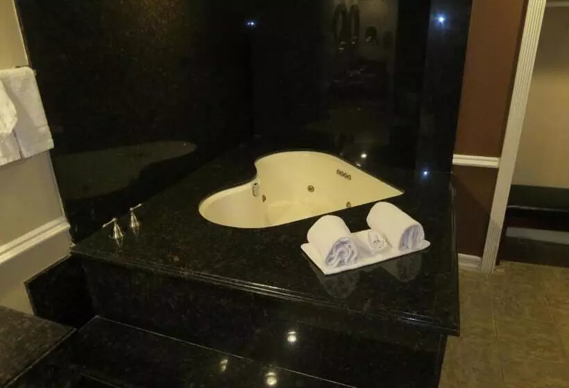 Hotel Dynasty Suites