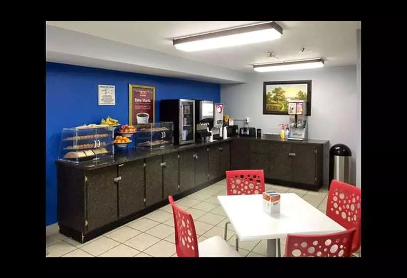 酒店 Econo Lodge Inn & Suites I 64 & Us 13