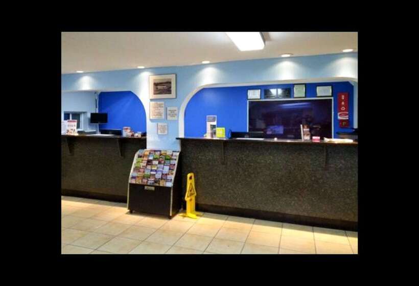 Otel Econo Lodge Inn & Suites I 64 & Us 13