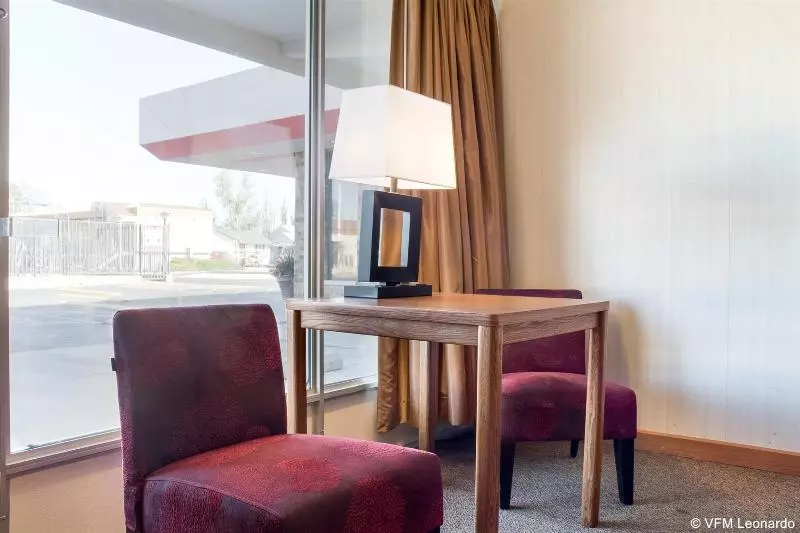 בית מלון כפרי Econo Lodge Wall